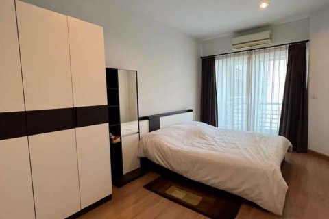 Condominio de 2 dormitorios en Bang Kapi, Bangkok, Tailandia № 67800 - foto 3