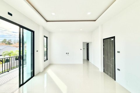 Chalet de 4 dormitorios en Pattaya, Tailandia № 203474 - foto 6