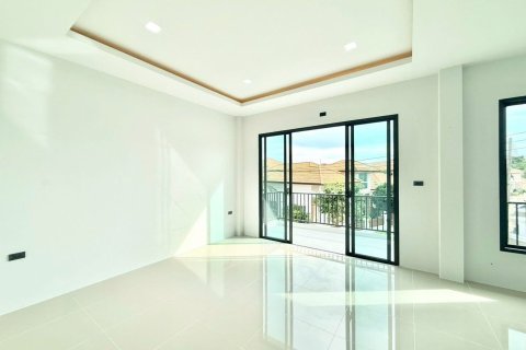 Chalet de 4 dormitorios en Pattaya, Tailandia № 203474 - foto 7