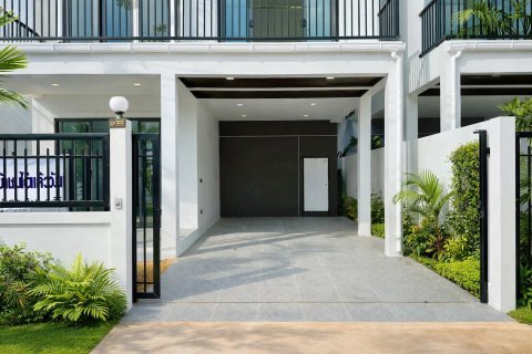 Chalet de 4 dormitorios en Pattaya, Tailandia № 203474 - foto 3