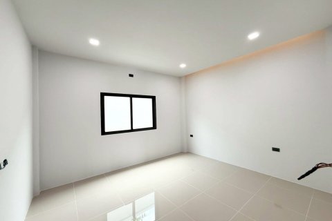 Chalet de 4 dormitorios en Pattaya, Tailandia № 203474 - foto 17