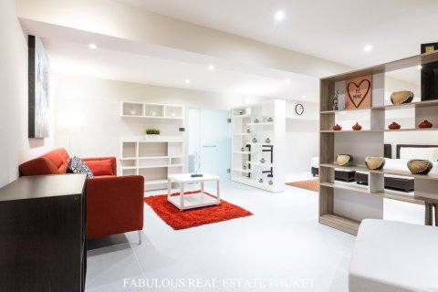 Chalet de 5 dormitorios en Bang Tao, Tailandia № 179881 - foto 11