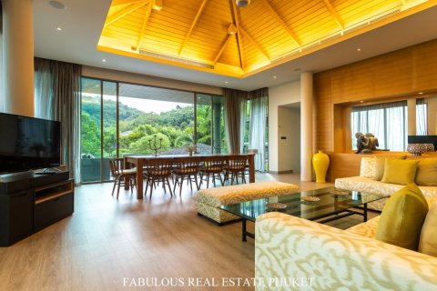 Chalet de 5 dormitorios en Bang Tao, Tailandia № 179881 - foto 3