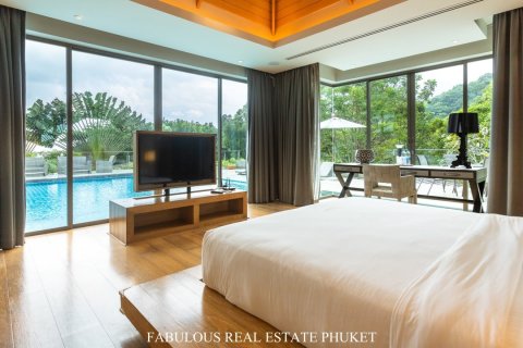 Chalet de 5 dormitorios en Bang Tao, Tailandia № 179881 - foto 4