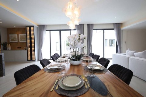 Chalet de 5 dormitorios en Pattaya, Tailandia № 173298 - foto 8