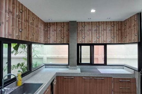 Casa de 4 dormitorios en Bangkok, Tailandia № 65657 - foto 15