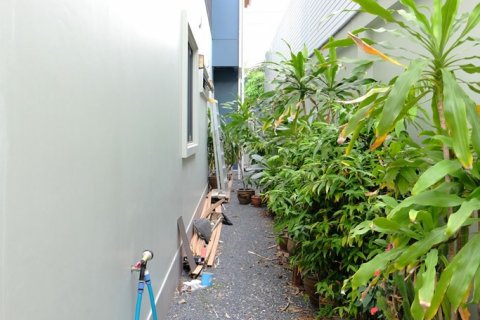 Casa de 3 dormitorios en Bangkok, Tailandia № 65396 - foto 12