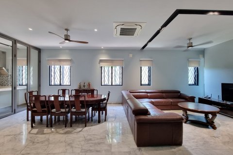Casa de 3 dormitorios en Bangkok, Tailandia № 65396 - foto 15