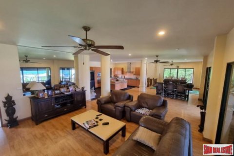 Chalet de 3 dormitorios en Kata, Tailandia № 203302 - foto 5