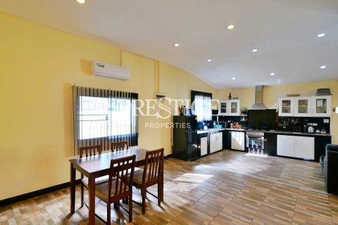 Casa de 2 dormitorios en Pattaya, Tailandia № 209118 - foto 6