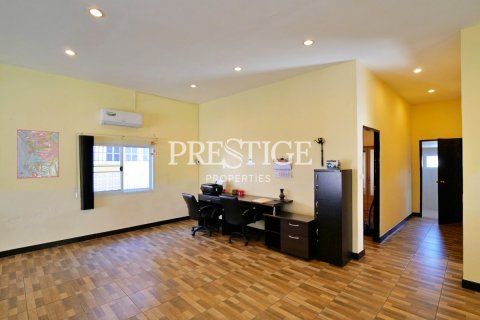 Casa de 2 dormitorios en Pattaya, Tailandia № 209118 - foto 8