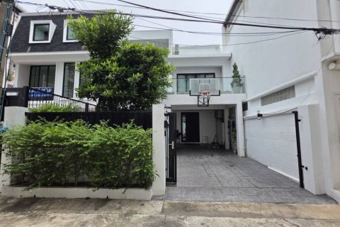 ทาวน์เฮาส์ในกรุงเทพมหานคร, ประเทศไทย 3 ห้องนอน № 146730