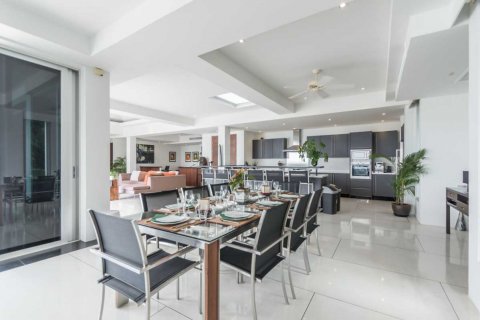 Chalet de 5 dormitorios en Layan Beach, Tailandia № 133735 - foto 10