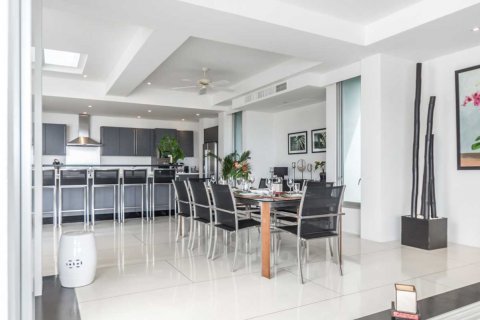 Chalet de 5 dormitorios en Layan Beach, Tailandia № 133735 - foto 9