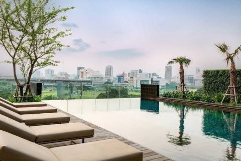 Condominio de 2 dormitorios en Pathum Wan, Bangkok, Tailandia № 133733 - foto 15