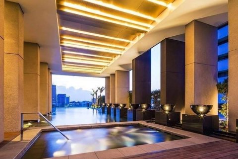 Condominio de 2 dormitorios en Pathum Wan, Bangkok, Tailandia № 133733 - foto 16