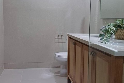Condo in Watthana, Bangkok, Thailand, 2 bedrooms  № 133732 - photo 25