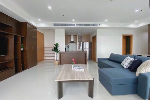Condo in Watthana, Bangkok, Thailand, 2 bedrooms  № 133732 - photo 3