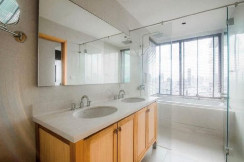 Condo in Watthana, Bangkok, Thailand, 2 bedrooms  № 133732 - photo 12