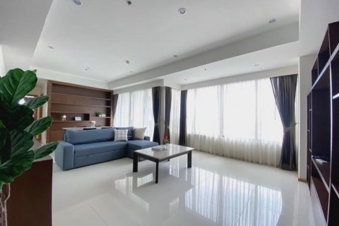 Condo in Watthana, Bangkok, Thailand, 2 bedrooms  № 133732 - photo 2