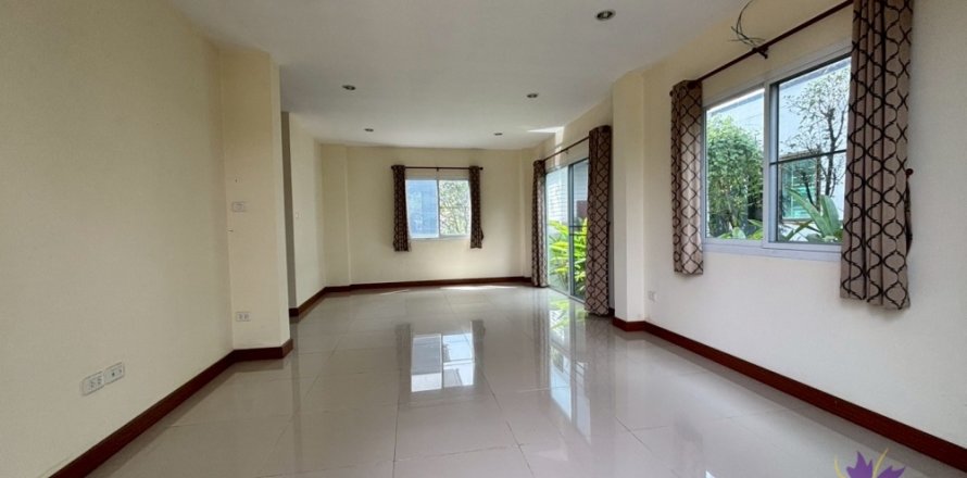 Casa de 3 dormitorios en San Sai, Tailandia № 205576