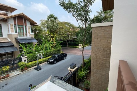 Casa de 4 dormitorios en Bangkok, Tailandia № 65936 - foto 3
