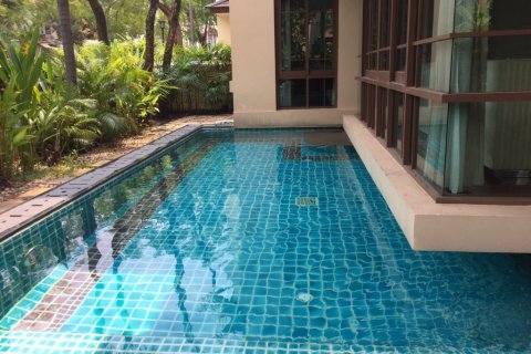Casa de 4 dormitorios en Bangkok, Tailandia № 65936 - foto 2