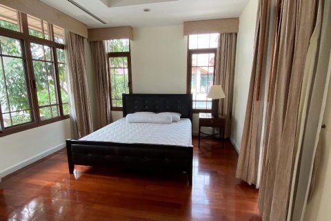 Casa de 4 dormitorios en Bangkok, Tailandia № 65936 - foto 12