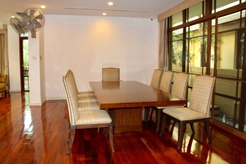 Casa de 4 dormitorios en Bangkok, Tailandia № 65936 - foto 15