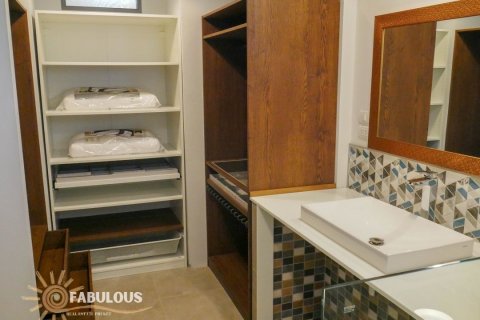Chalet de 3 dormitorios en Bang Tao, Tailandia № 179864 - foto 14