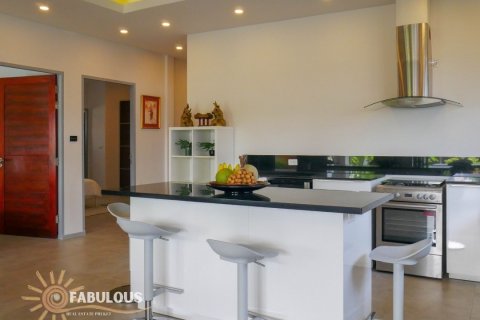 Chalet de 3 dormitorios en Bang Tao, Tailandia № 179864 - foto 12