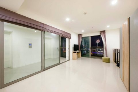 Condo in Bang Kho Laem, Bangkok, Thailand, 2 bedrooms  № 116944