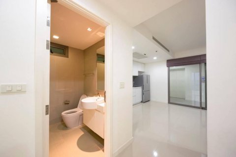 Condominio de 2 dormitorios en Bang Kho Laem, Bangkok, Tailandia № 116944 - foto 8