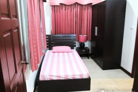 Casa de 4 dormitorios en Pattaya, Tailandia № 116942 - foto 13