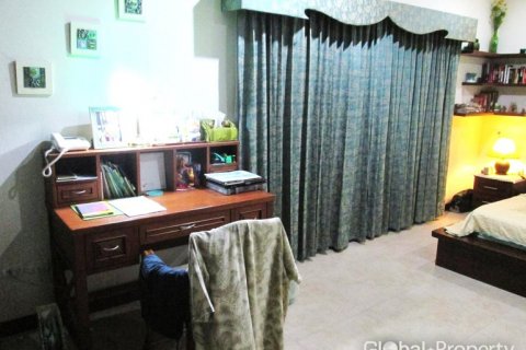 Casa de 4 dormitorios en Pattaya, Tailandia № 116942 - foto 12