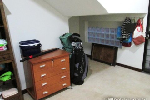 Casa de 4 dormitorios en Pattaya, Tailandia № 116942 - foto 8