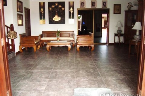 Casa de 4 dormitorios en Pattaya, Tailandia № 116942 - foto 4
