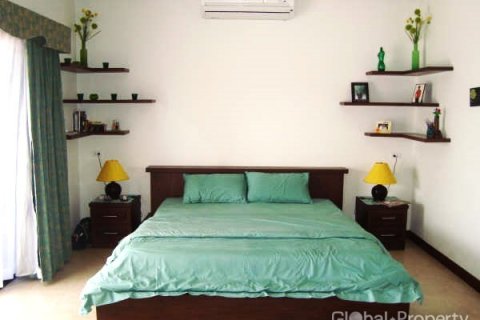 Casa de 4 dormitorios en Pattaya, Tailandia № 116942 - foto 11