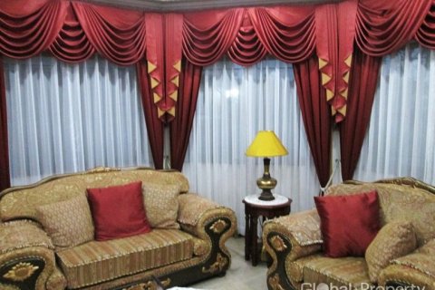 Casa de 4 dormitorios en Pattaya, Tailandia № 116942 - foto 2