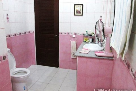 Casa de 4 dormitorios en Pattaya, Tailandia № 116942 - foto 16