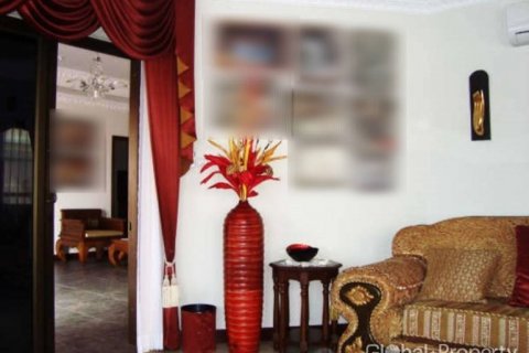 Casa de 4 dormitorios en Pattaya, Tailandia № 116942 - foto 5