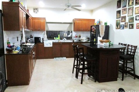 Casa de 4 dormitorios en Pattaya, Tailandia № 116942 - foto 7
