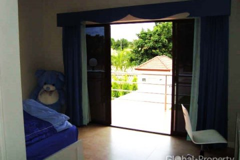 Casa de 4 dormitorios en Pattaya, Tailandia № 116942 - foto 20