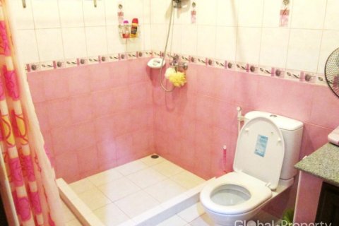 Casa de 4 dormitorios en Pattaya, Tailandia № 116942 - foto 17