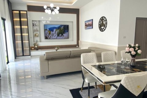 Casa de 3 dormitorios en Pattaya, Tailandia № 203385 - foto 7