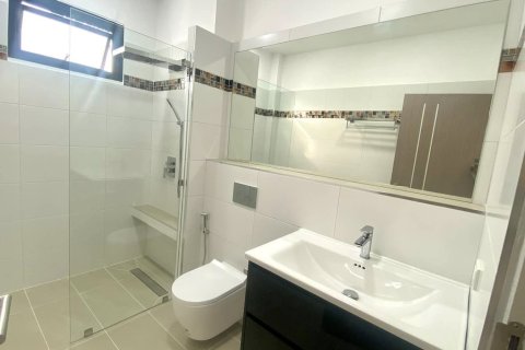 Casa de 3 dormitorios en Pattaya, Tailandia № 203385 - foto 15