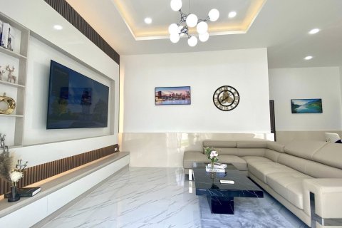 Casa de 3 dormitorios en Pattaya, Tailandia № 203385 - foto 6