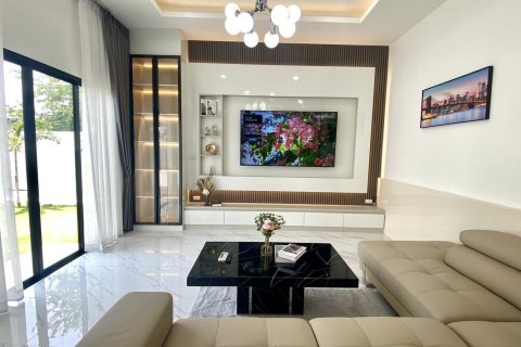 Casa de 3 dormitorios en Pattaya, Tailandia № 203385 - foto 3