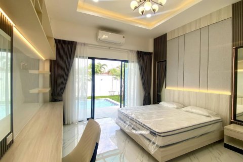 Casa de 3 dormitorios en Pattaya, Tailandia № 203385 - foto 11