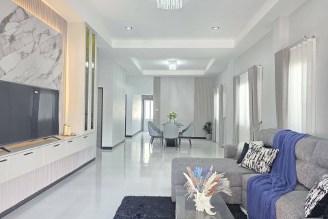 Casa de 3 dormitorios en Pattaya, Tailandia № 203383 - foto 6